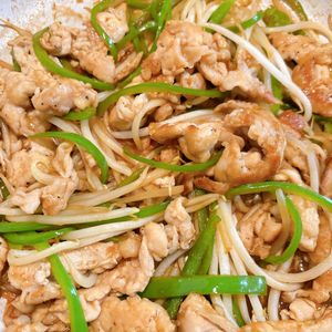 あよの作ってみた!投稿(【豚こまもやしの青椒肉絲風】ご飯が進む節約おかず！)