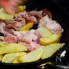 家族が奪い合うおかず「豚こまポテトの塩こんぶ炒め」の工程4