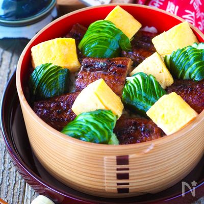 【うなぎと玉子のモザイク丼】市販の蒲焼きの1尾で2人分