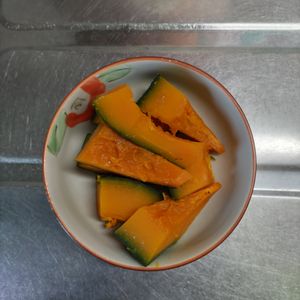 KUMIKOの作ってみた!投稿(味付けは塩だけ♪甘い塩カボチャの作り方)