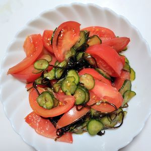 ふうかの作ってみた!投稿(【あと1品に迷ったら】トマトときゅうりの塩昆布ポン酢和え)
