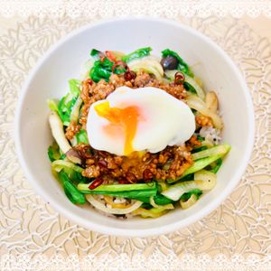 にゃ〜むずの作ってみた!投稿(胃袋つかむ！！絶品どんぶり♡『担々風そぼろのニラ豆腐丼』)