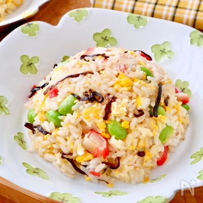 【かにかまと塩昆布の旨味チャーハン】味付けシンプルで絶品！
