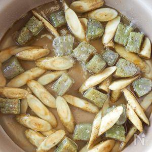 ごぼうとコンニャクの甘辛胡麻まみれ】味しみPoint！ | レシピサイトNadia