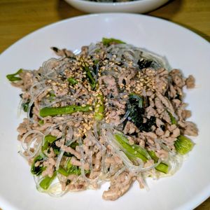 joe sanの作ってみた!投稿(小松菜とひき肉の旨塩春雨炒め)