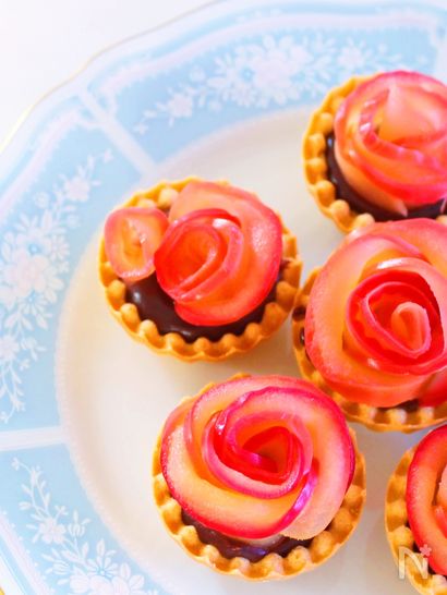 【手作りバレンタインチョコ】簡単りんごのバラと生チョコタルト