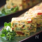 彩り野菜で元気をサポート♪ ニラとトマトのだし巻き玉子