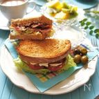 ガーリックトーストパンのアボガドＢＬＴ