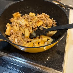 1169387の作ってみた!投稿(夕飯のおかず☆みんな大好き♪豚こま肉と長いもの焼肉のたれ炒め)