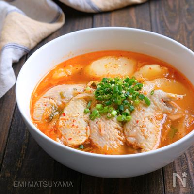 ホロホロ手羽先とじゃがいものスタミナにんにくキムチスープ