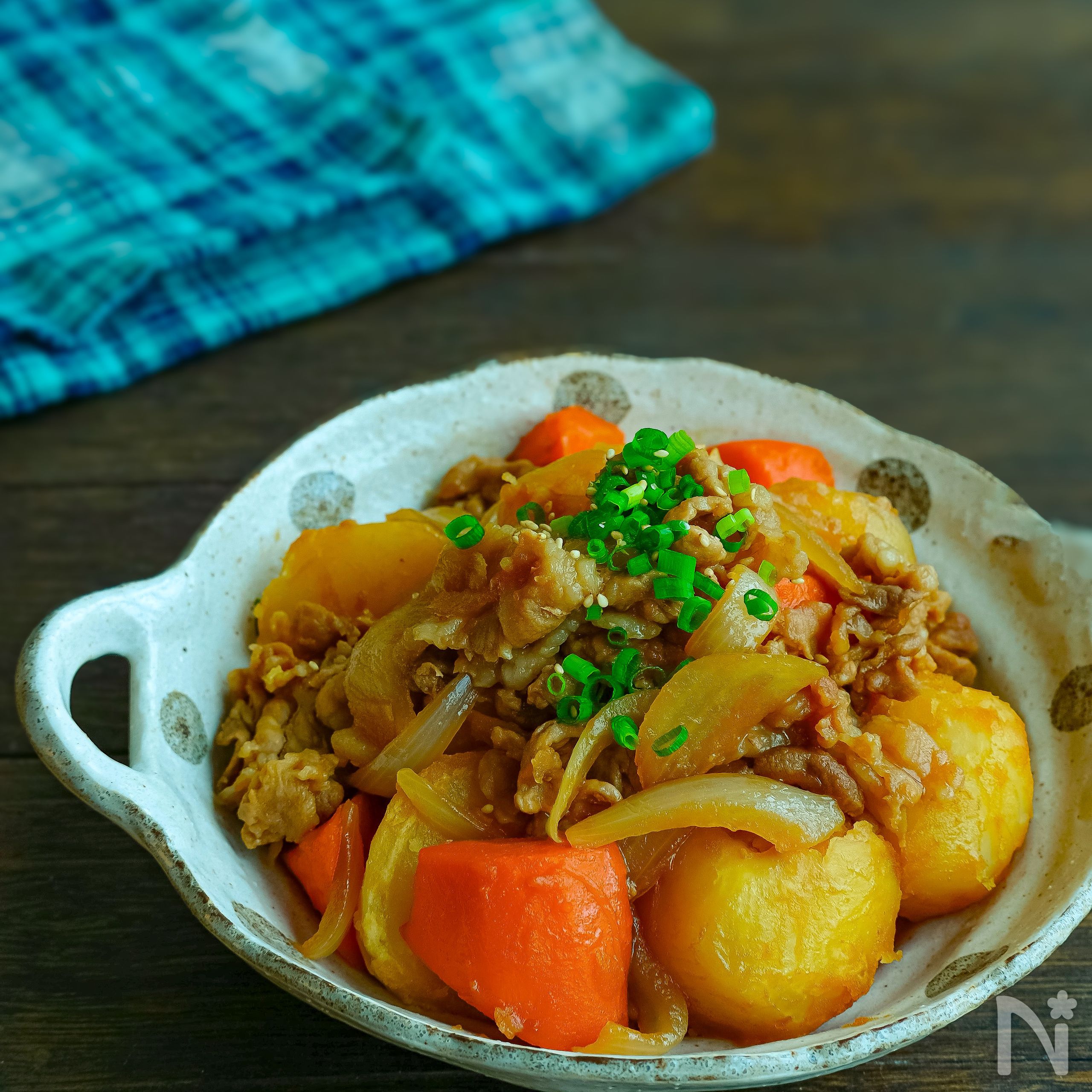 レンジ活用でホクホク!照り甘バター肉じゃが | レシピサイトNadia