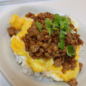 そらまめの作ってみた!投稿(ご飯が進む！肉味噌たまご丼)