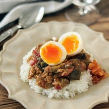 野菜たっぷりがうれしい！
なすとトマトの無水カレー