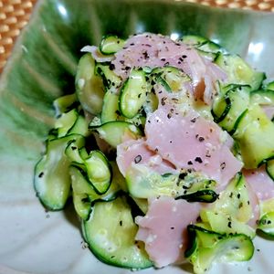 ヴェルの作ってみた!投稿(ズッキーニとハム《にんにく♡だしマヨサラダ》)