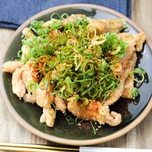 焼鳥屋の爆発的人気メニュー！せせりポン酢ネギまみれ