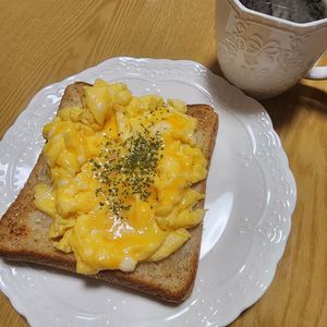 ナムディの作ってみた!投稿(【cafeのような】
とろ〜りたまごのマヨチーズトースト)