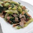 セロリ葉とベーコン炒め