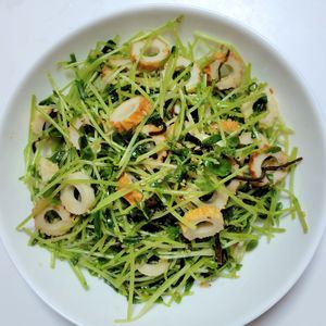ふうかの作ってみた!投稿(簡単・節約・ヘルシー♡激旨レンチン豆苗とちくわの塩昆布ナムル)