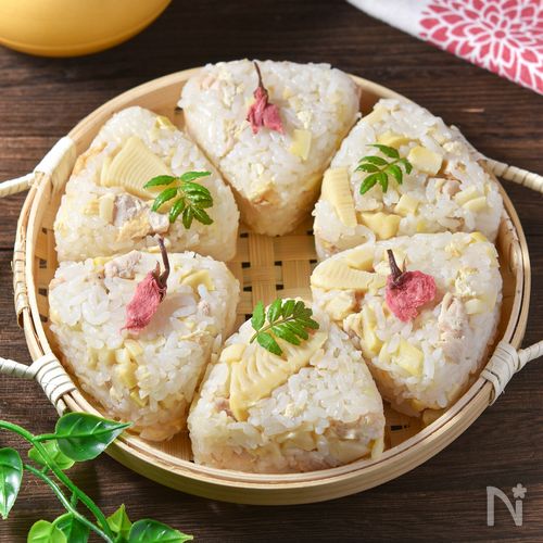 【たけのこご飯のおにぎり】
