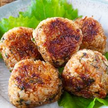 【香ばし醤油のたぬき焼きおにぎり】冷凍よりおいしいコツ満載