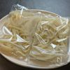 がつんとウマい！【ベーコンとピーマンのガリバタ焼きうどん】の工程1