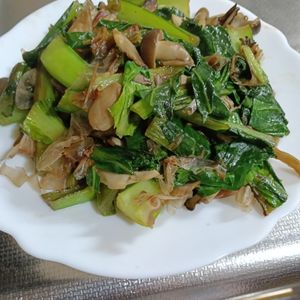 ぽぽペの作ってみた!投稿(旨味たっぷり！【小松菜ときのこのめんつゆバターおかか炒め】)