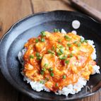 ふわふわ卵の鶏チリ丼
