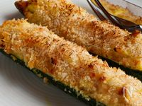 夏に食べたい！ツナとみそのウマ味を詰めたズッキーニボート