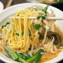 とろ〜りスープが麺に絡む♡【豚ニラもやしのあんかけラーメン】