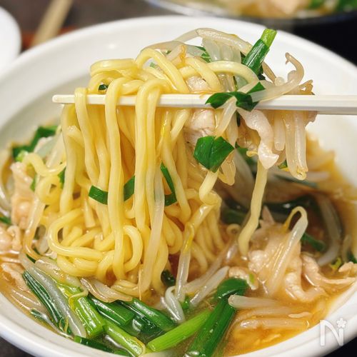 とろ〜りスープが麺に絡む♡【豚ニラもやしのあんかけラーメン】