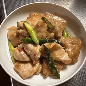 771616の作ってみた!投稿(鶏むね肉とアスパラガスの塩麹炒め)
