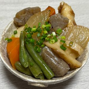 みーこの作ってみた!投稿(節約食材でかさまし♡『染みうま！大根とちくわと蒟蒻の煮物』)