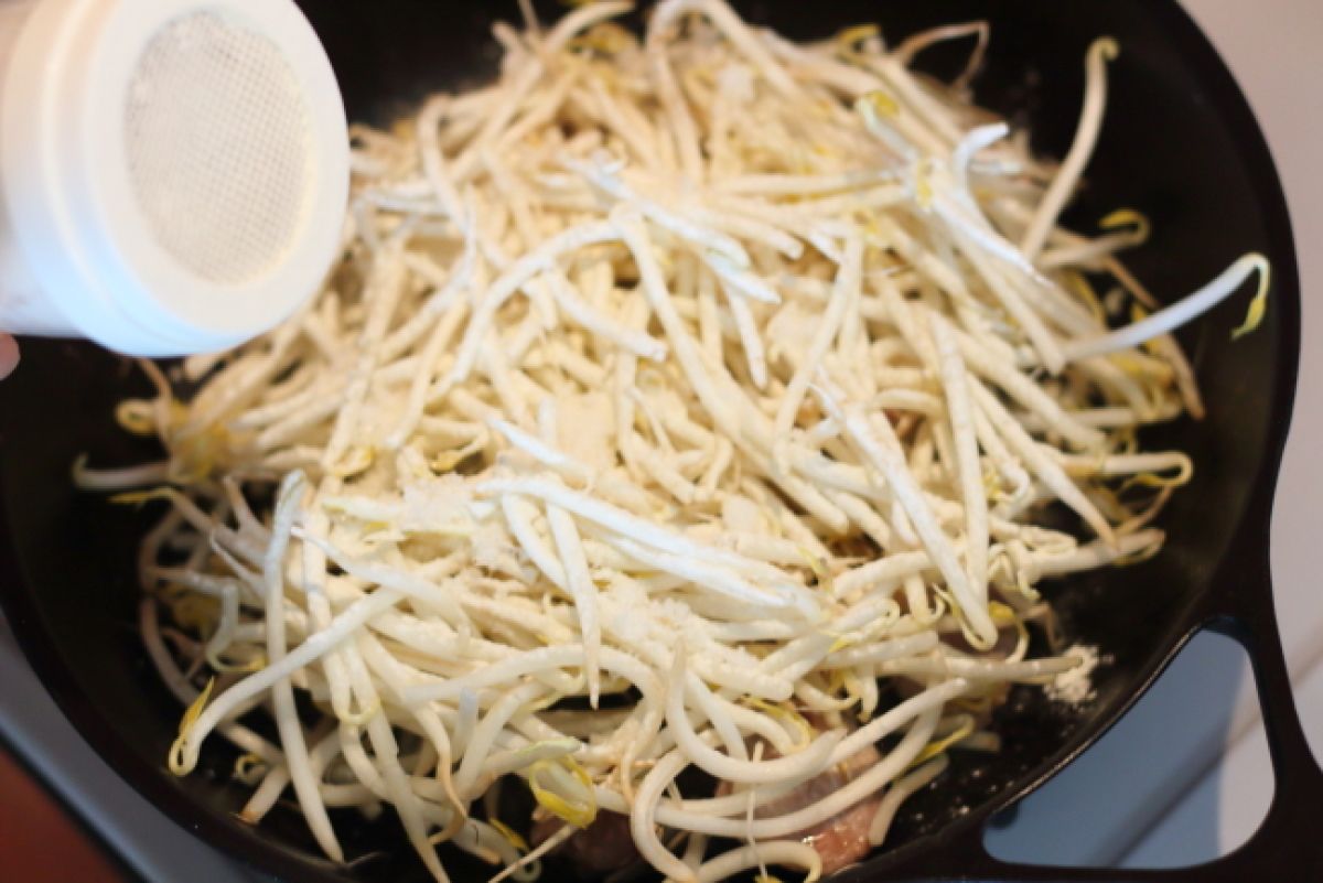ぽん酢醤油味で甘酸っぱい！砂肝もやし炒め | レシピサイトNadia