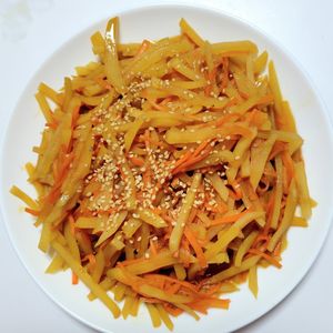 ふうかの作ってみた!投稿(【じゃがいもと人参のきんぴら】作り置きに便利な甘辛おかず♪)