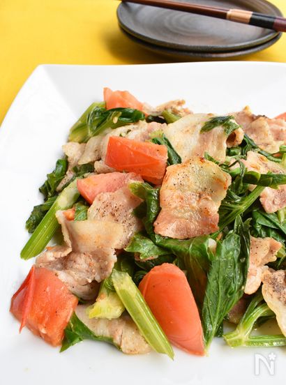 豚とセロリとトマトのエスニック炒め