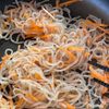 糸こんにゃくとほうれん草のごま味噌炒めの工程3