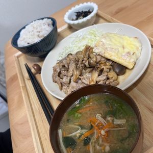 お腹空いたねこの作ってみた!投稿(豚こまきのこのポン照り炒め│15分でご飯がすすむ茶色いおかず)
