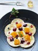 余った餃子の皮と缶詰フルーツで簡単節約おやつお花ピザ