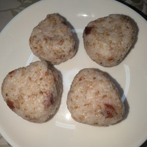 KUMIKOの作ってみた!投稿(【我が家の人気おにぎり】
家にある材料でパパッと混ぜるだけ。)