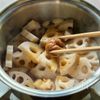 さっぱりほっこり　蓮根の梅おかか煮の工程3
