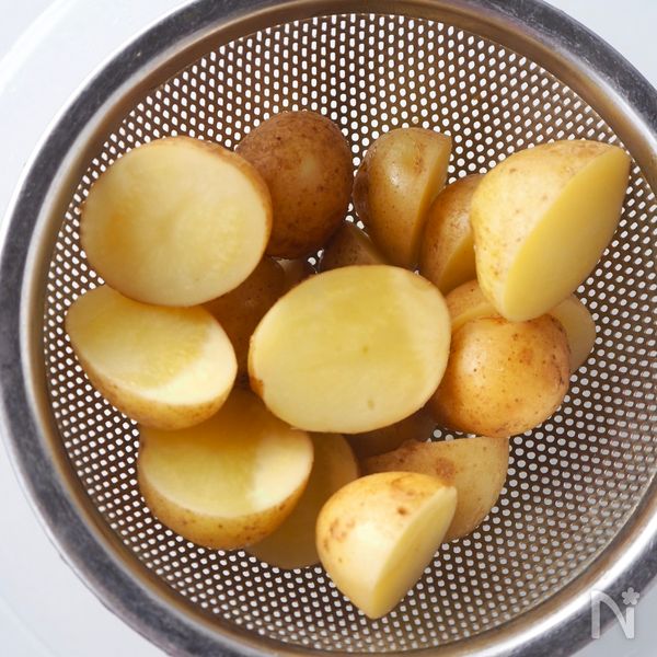 やみつき新じゃが】レンジで時短！コロコロのり塩ポテト | レシピ