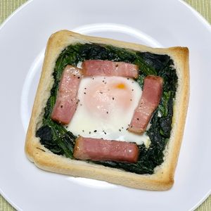 キャピタンの作ってみた!投稿(火は使わない簡単朝ごはんに♪ほうれん草の巣ごもり卵トースト)