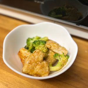 りりの作ってみた!投稿(【鶏肉とブロッコリーのガリバタチキン】ごはんがモリモリ進む♡)