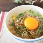 カリカリじゃこ納豆丼