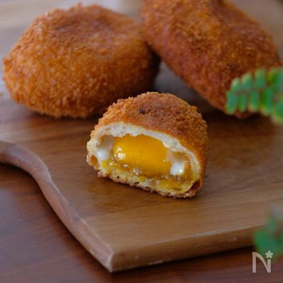 簡単！冷凍卵で半熟卵カレーパン♪こねないパン生地