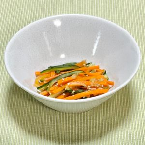キャピタンの作ってみた!投稿(パパッと簡単！きゅうりとにんじんのナムル風和えもの)