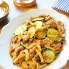 旨辛♡食欲そそる【豚こまとズッキーニのコチュマヨ炒め】