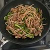 ご飯がすすむ節約おかず!豚こまもやしの旨辛味噌炒めの工程4
