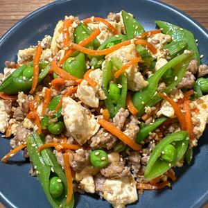 楽ラク手抜キッチン🐶🐾の作ってみた!投稿(スナップエンドウとひき肉の炒り豆腐【シャキシャキ食感♪】)