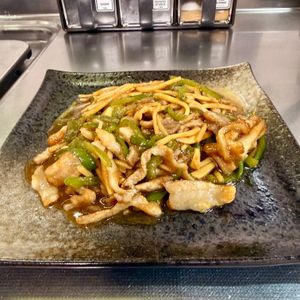 tomoyanの作ってみた!投稿(【王道の青椒肉絲】旬のたけのこで！食材３つ♪)